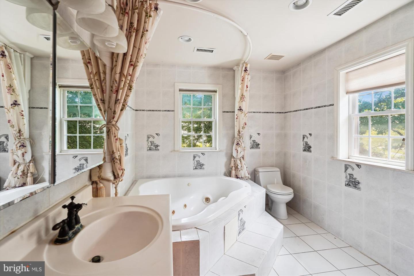 1295 COLVIN FOREST DR, VIENNA, Virginia 22182, 6 Bedrooms Bedrooms, ,3 BathroomsBathrooms,Residential,For sale,1295 COLVIN FOREST DR,VAFX2256656 MLS # VAFX2256656