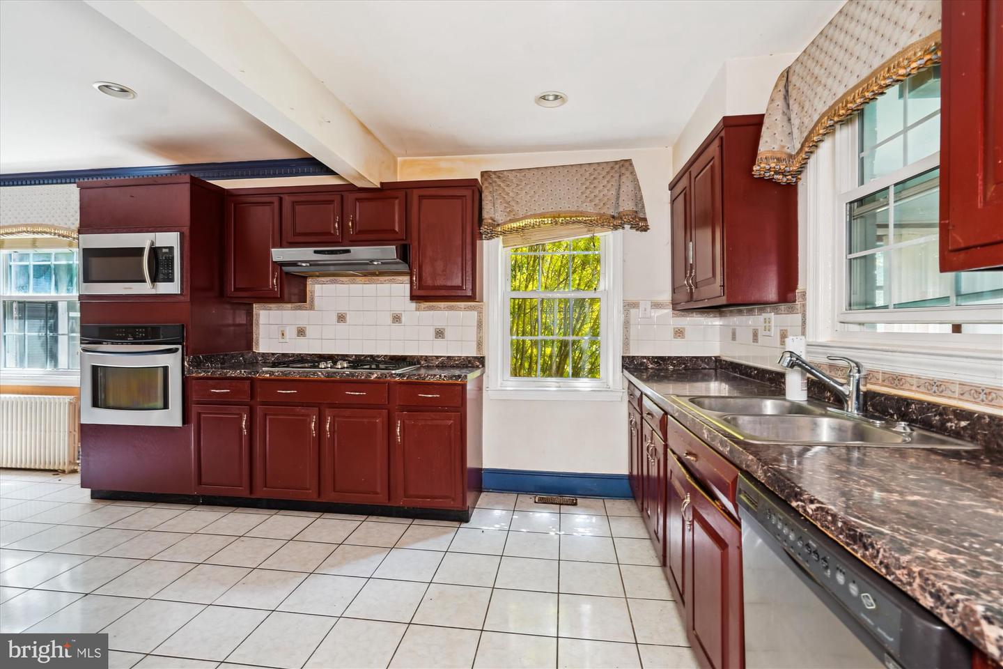 1295 COLVIN FOREST DR, VIENNA, Virginia 22182, 6 Bedrooms Bedrooms, ,3 BathroomsBathrooms,Residential,For sale,1295 COLVIN FOREST DR,VAFX2256656 MLS # VAFX2256656