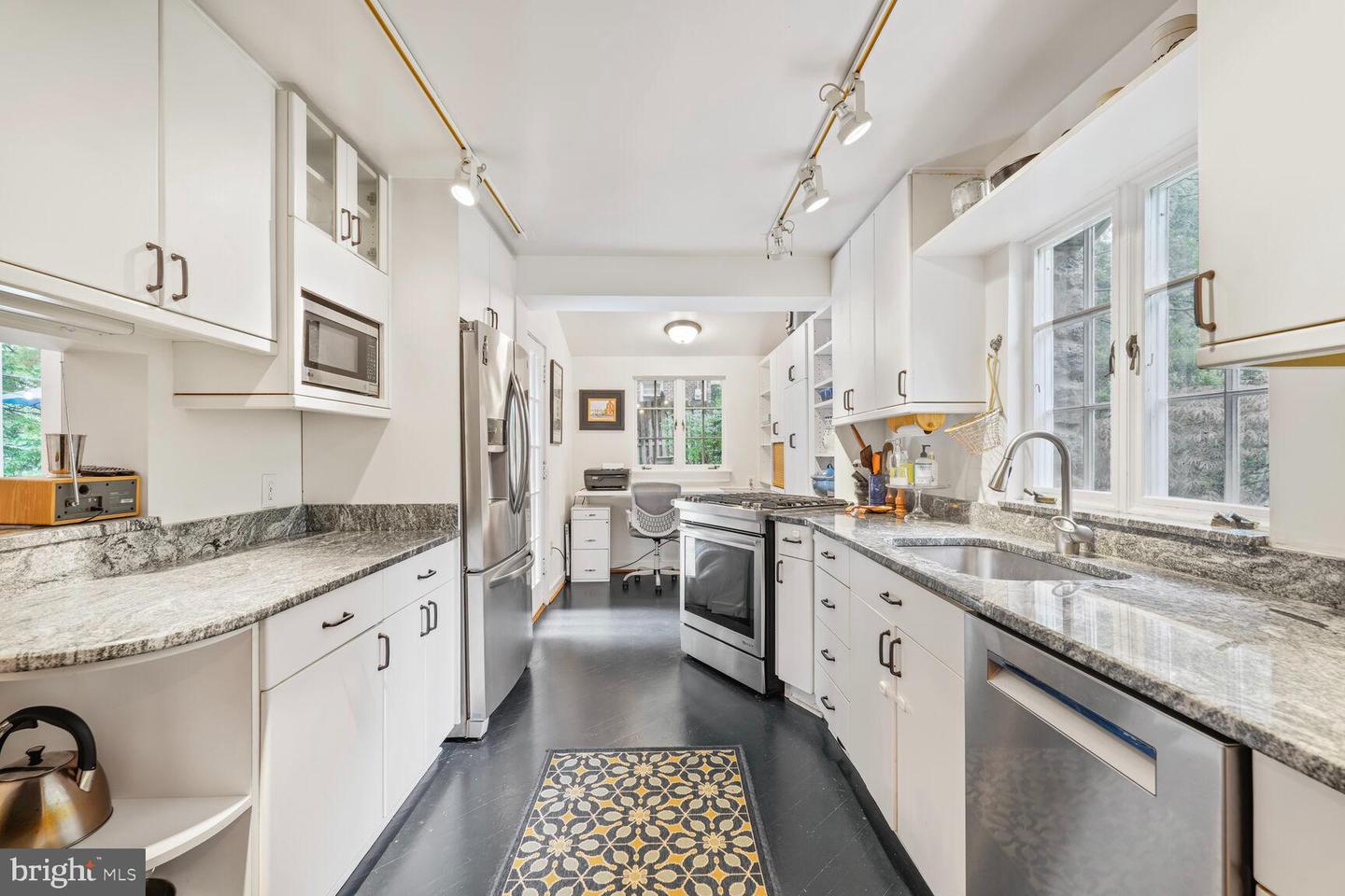 3030 N QUINCY ST, ARLINGTON, Virginia 22207, 4 Bedrooms Bedrooms, ,3 BathroomsBathrooms,Residential,For sale,3030 N QUINCY ST,VAAR2061156 MLS # VAAR2061156