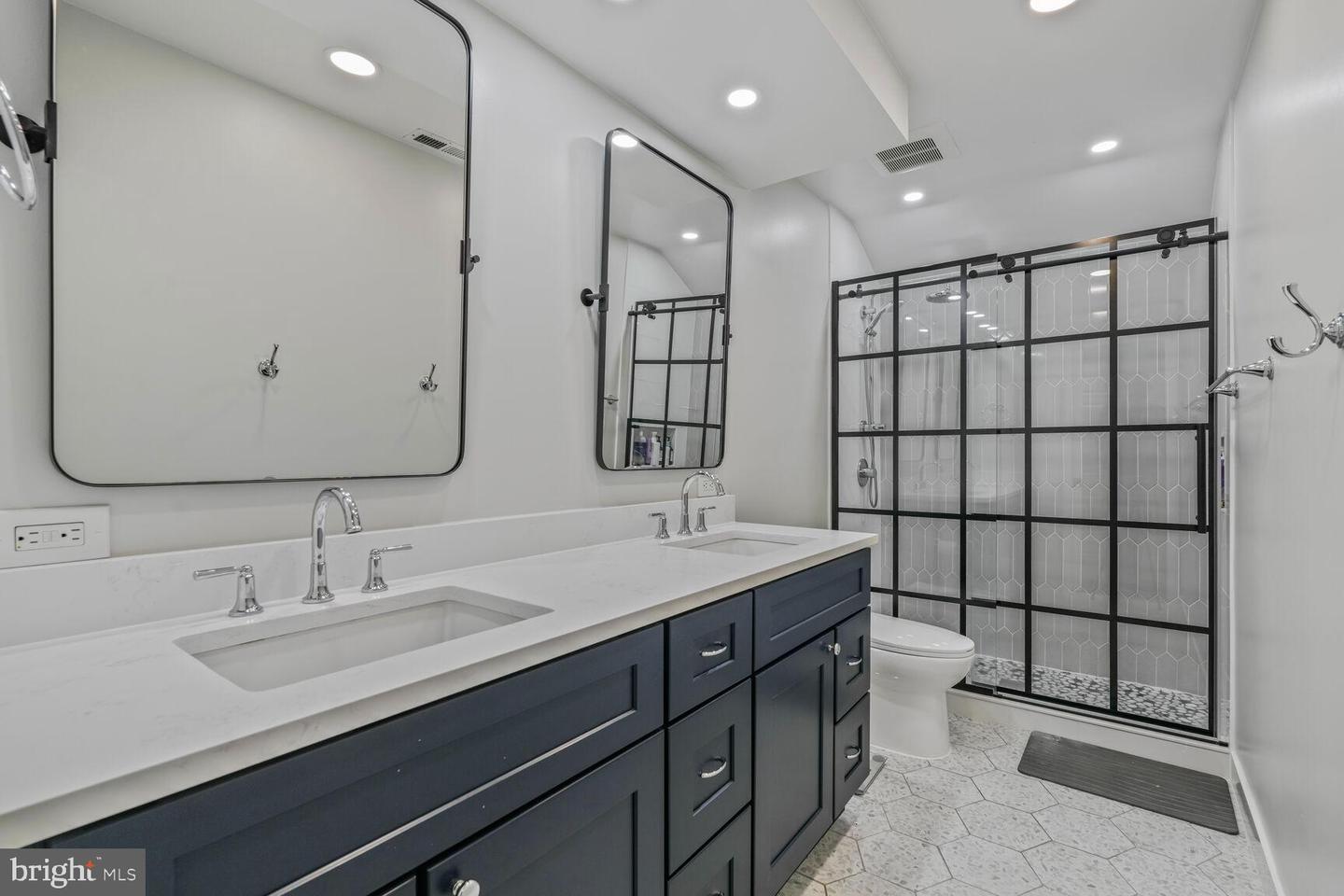 3030 N QUINCY ST, ARLINGTON, Virginia 22207, 4 Bedrooms Bedrooms, ,3 BathroomsBathrooms,Residential,For sale,3030 N QUINCY ST,VAAR2061156 MLS # VAAR2061156