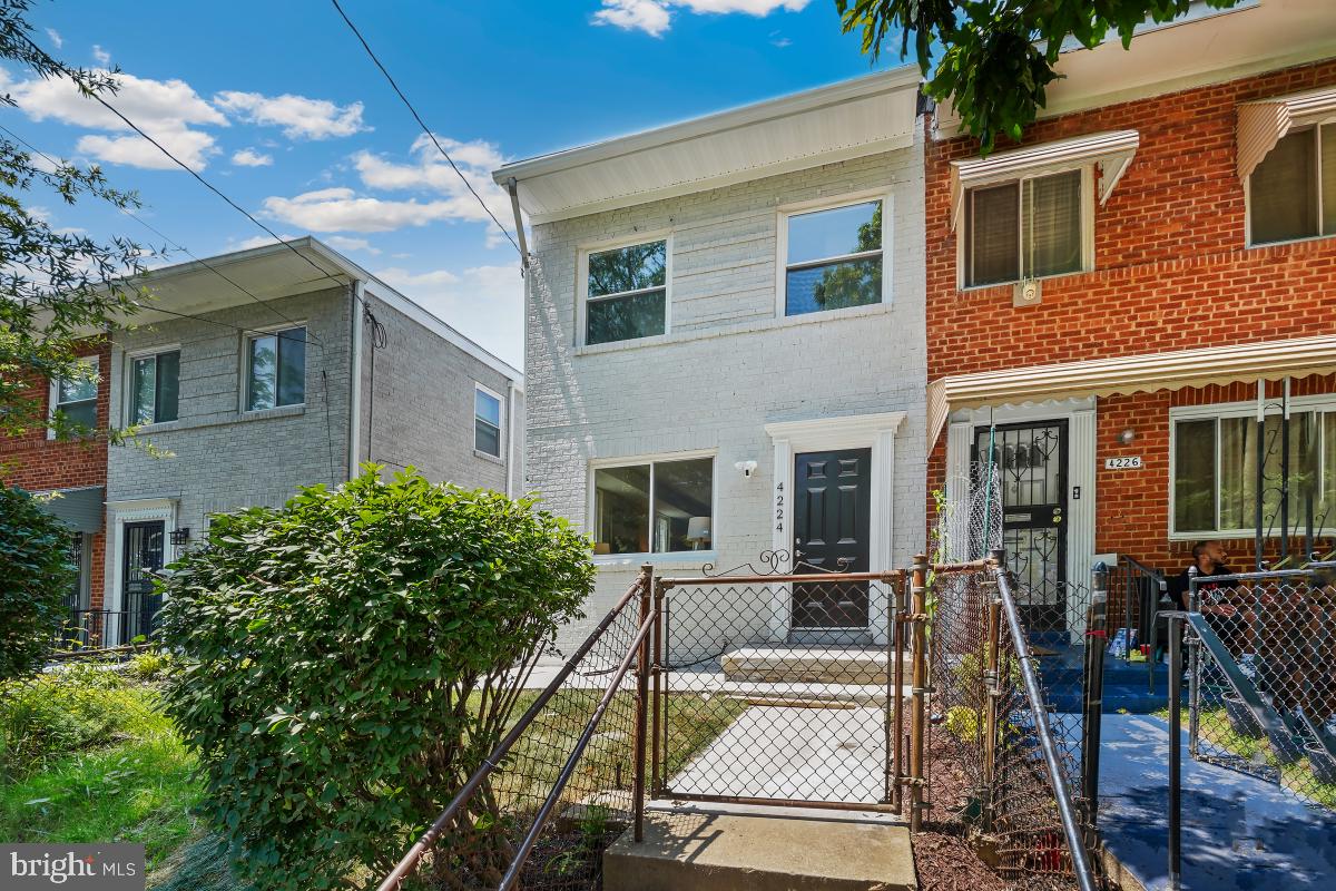 4224 SOUTHERN AVE SE, WASHINGTON, District Of Columbia 20019, 3 Bedrooms Bedrooms, ,2 BathroomsBathrooms,Residential,For sale,4224 SOUTHERN AVE SE,DCDC2211344 MLS # DCDC2211344