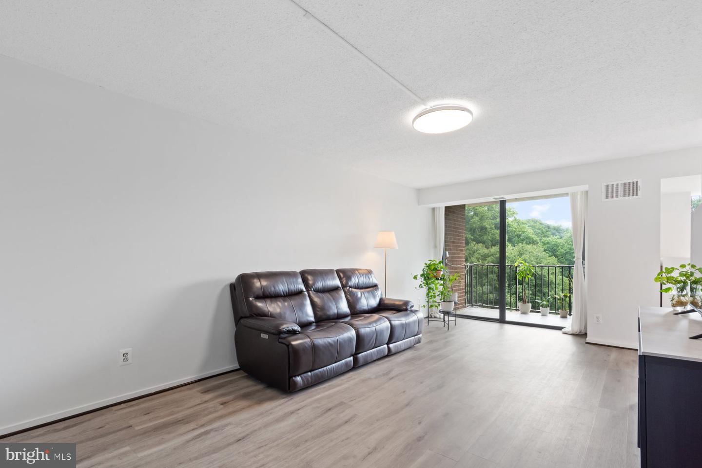 2311 PIMMIT DR #606, FALLS CHURCH, Virginia 22043, 1 Bedroom Bedrooms, ,1 BathroomBathrooms,Residential,For sale,2311 PIMMIT DR #606,VAFX2256668 MLS # VAFX2256668
