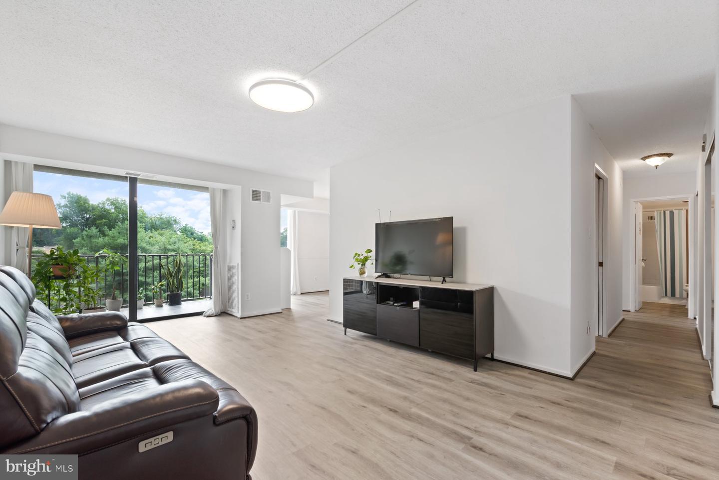 2311 PIMMIT DR #606, FALLS CHURCH, Virginia 22043, 1 Bedroom Bedrooms, ,1 BathroomBathrooms,Residential,For sale,2311 PIMMIT DR #606,VAFX2256668 MLS # VAFX2256668