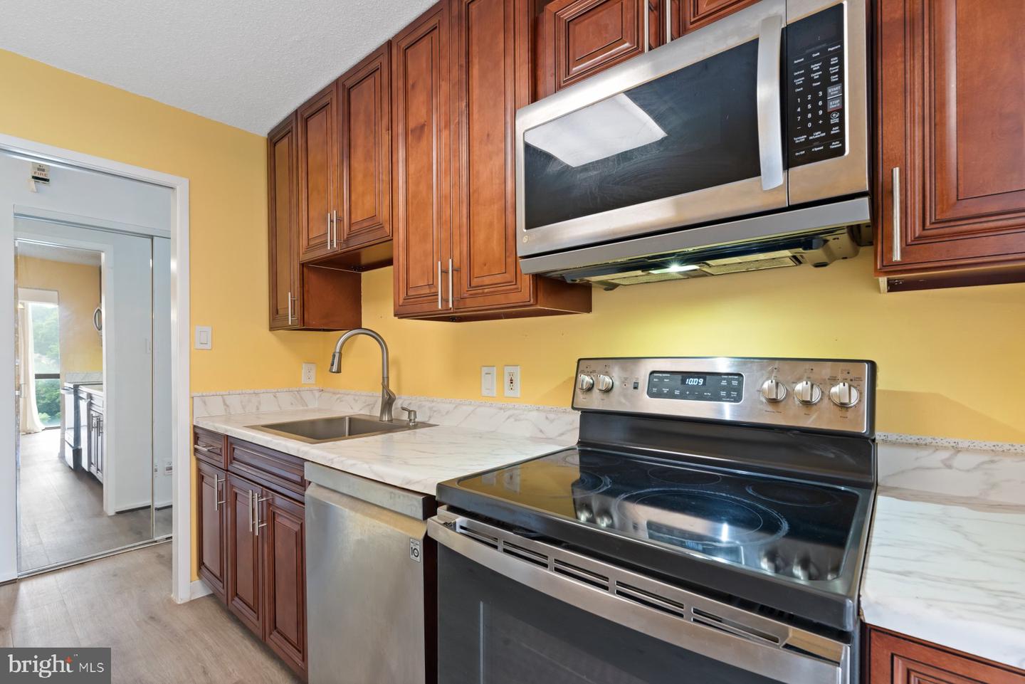 2311 PIMMIT DR #606, FALLS CHURCH, Virginia 22043, 1 Bedroom Bedrooms, ,1 BathroomBathrooms,Residential,For sale,2311 PIMMIT DR #606,VAFX2256668 MLS # VAFX2256668
