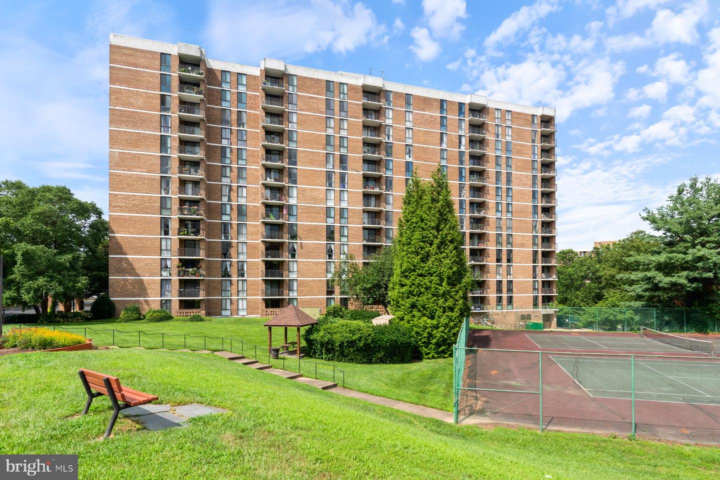 2311 PIMMIT DR #606, FALLS CHURCH, Virginia 22043, 1 Bedroom Bedrooms, ,1 BathroomBathrooms,Residential,For sale,2311 PIMMIT DR #606,VAFX2256668 MLS # VAFX2256668