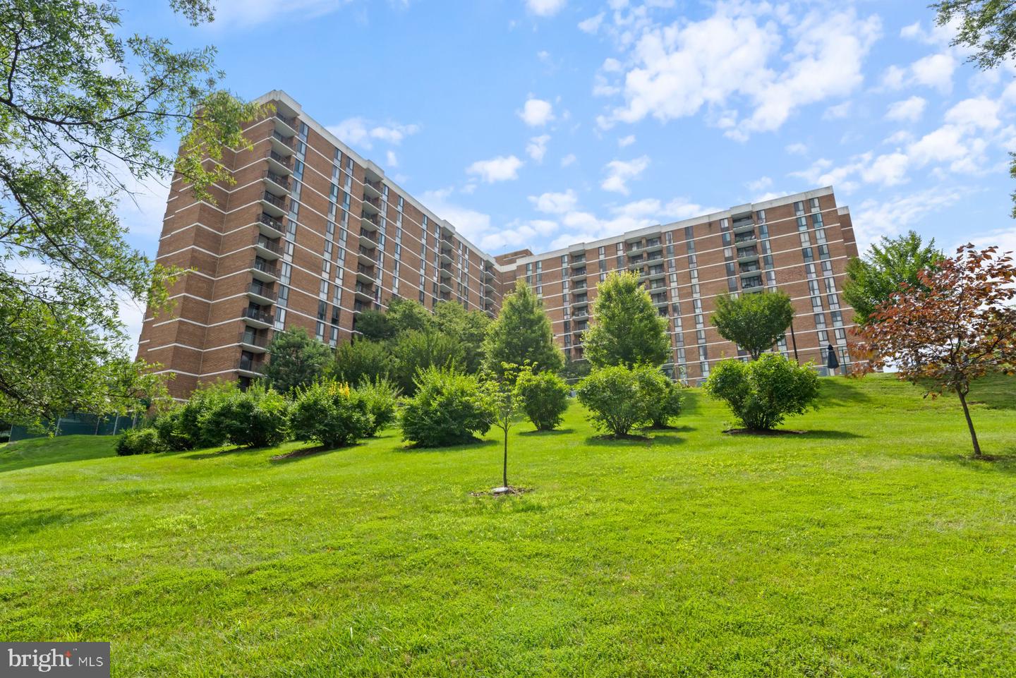 2311 PIMMIT DR #606, FALLS CHURCH, Virginia 22043, 1 Bedroom Bedrooms, ,1 BathroomBathrooms,Residential,For sale,2311 PIMMIT DR #606,VAFX2256668 MLS # VAFX2256668