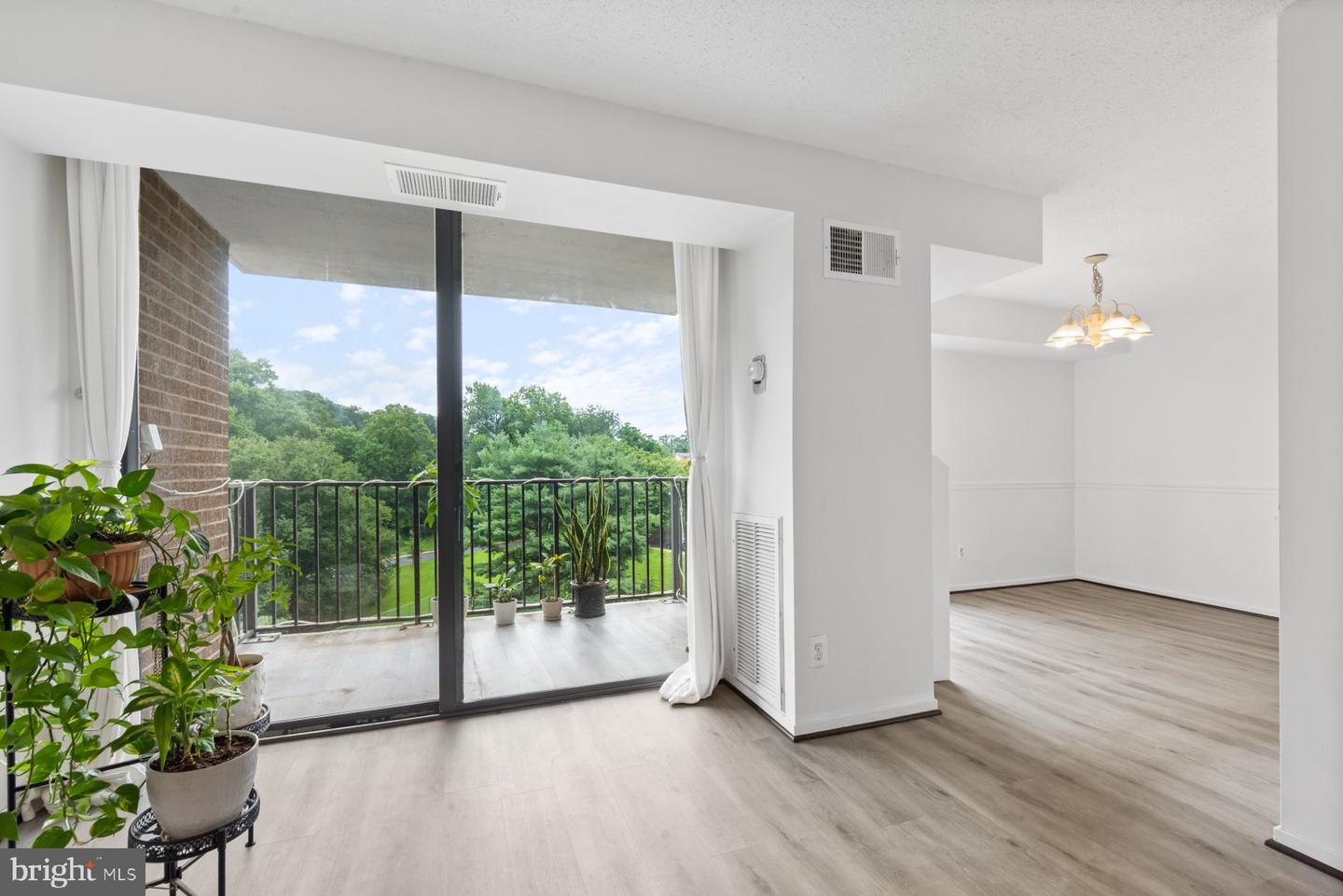 2311 PIMMIT DR #606, FALLS CHURCH, Virginia 22043, 1 Bedroom Bedrooms, ,1 BathroomBathrooms,Residential,For sale,2311 PIMMIT DR #606,VAFX2256668 MLS # VAFX2256668