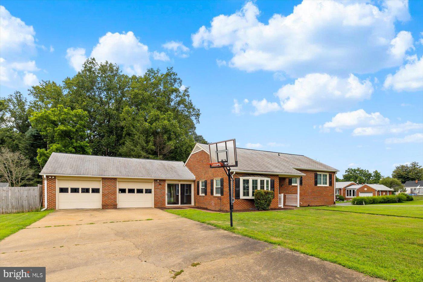 300 PHILLIPS ST, FREDERICKSBURG, Virginia 22405, 4 Bedrooms Bedrooms, ,2 BathroomsBathrooms,Residential,For sale,300 PHILLIPS ST,VAST2041010 MLS # VAST2041010