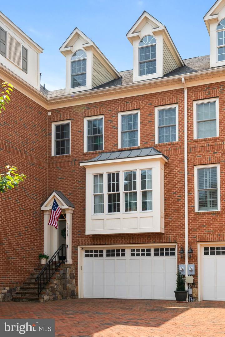 10665 YORKTOWN CT, FAIRFAX, Virginia 22030, 3 Bedrooms Bedrooms, ,3 BathroomsBathrooms,Residential,For sale,10665 YORKTOWN CT,VAFC2006674 MLS # VAFC2006674