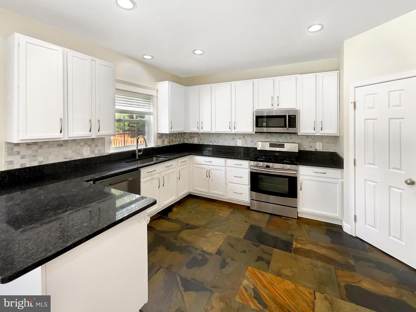 2641 MYRTLEWOOD DR, DUMFRIES, Virginia 22026, 4 Bedrooms Bedrooms, ,3 BathroomsBathrooms,Residential,For sale,2641 MYRTLEWOOD DR,VAPW2099688 MLS # VAPW2099688