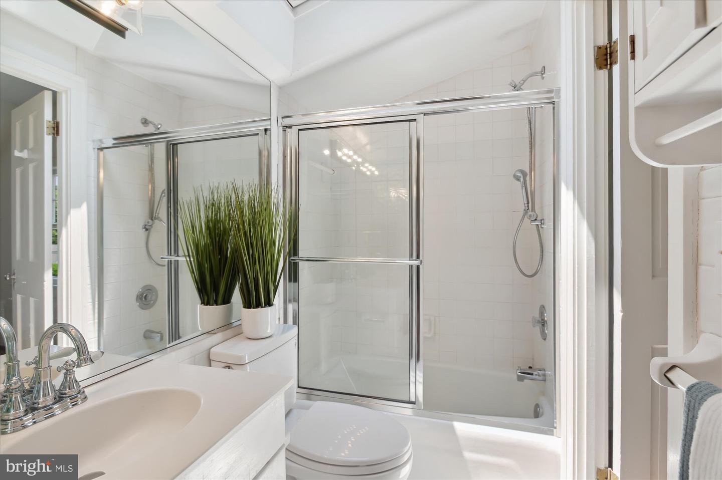 3614 N ABINGDON ST, ARLINGTON, Virginia 22207, 4 Bedrooms Bedrooms, ,3 BathroomsBathrooms,Residential,For sale,3614 N ABINGDON ST,VAAR2061164 MLS # VAAR2061164