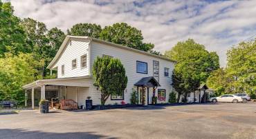 2770 W LYNCHBURG SALEM TPKE, BEDFORD, Virginia 24523, 3 Bedrooms Bedrooms, ,1 BathroomBathrooms,Residential,For sale,2770 W LYNCHBURG SALEM TPKE,VABV2000226 MLS # VABV2000226