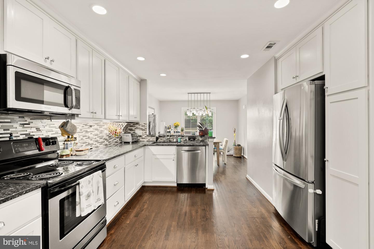 12602 VICTORIA STATION CT, FAIRFAX, Virginia 22033, 4 Bedrooms Bedrooms, ,3 BathroomsBathrooms,Residential,For sale,12602 VICTORIA STATION CT,VAFX2256620 MLS # VAFX2256620