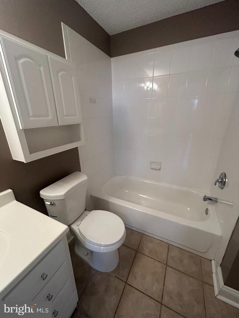12113 GREENWAY CT #101, FAIRFAX, Virginia 22033, 3 Bedrooms Bedrooms, ,2 BathroomsBathrooms,Residential,For sale,12113 GREENWAY CT #101,VAFX2203976 MLS # VAFX2203976