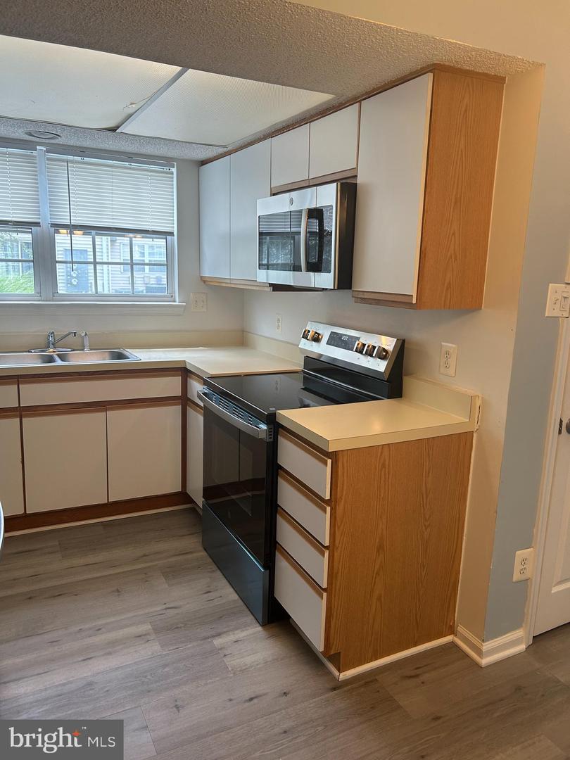 12113 GREENWAY CT #101, FAIRFAX, Virginia 22033, 3 Bedrooms Bedrooms, ,2 BathroomsBathrooms,Residential,For sale,12113 GREENWAY CT #101,VAFX2203976 MLS # VAFX2203976