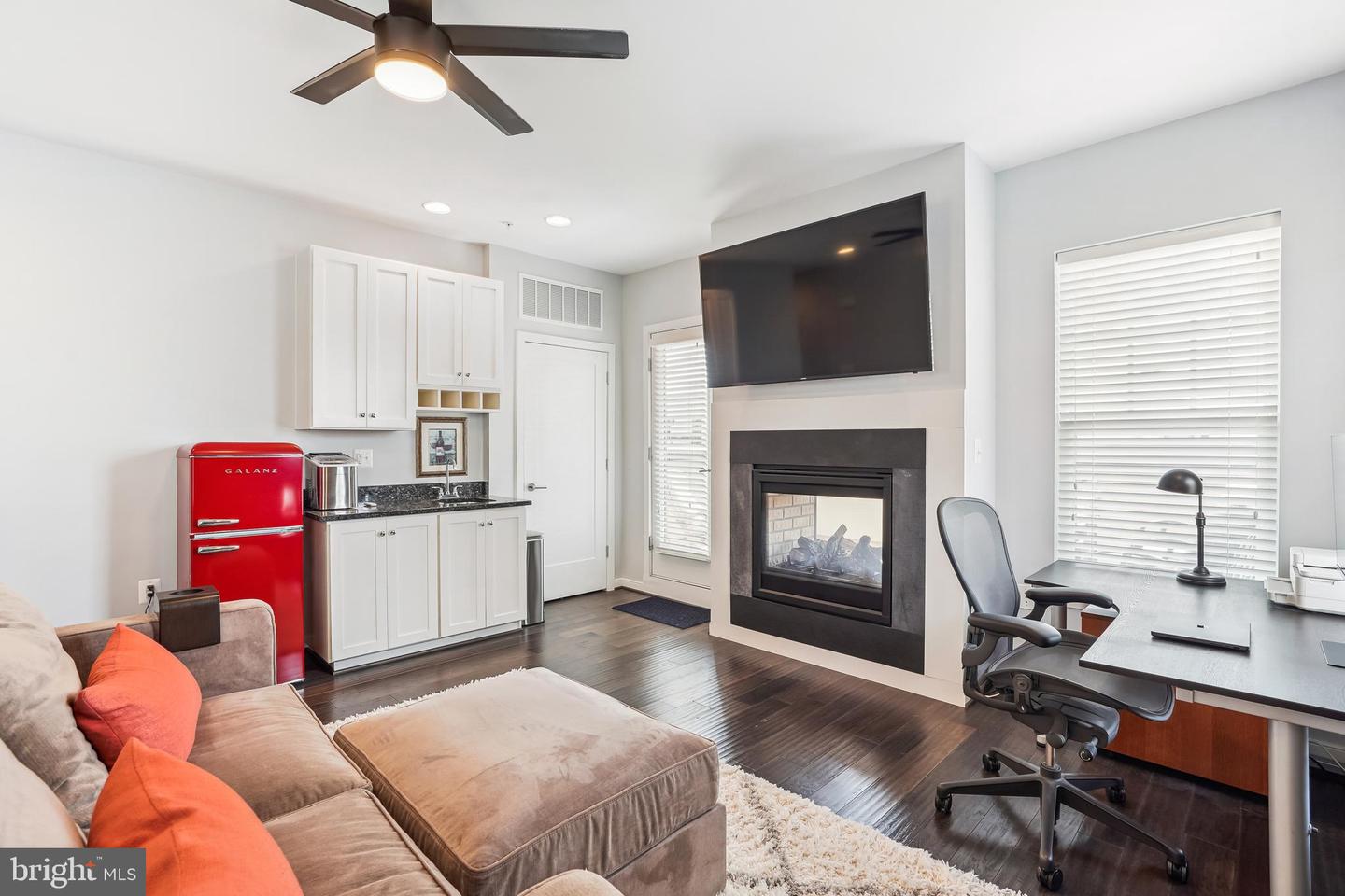 415 BICKSLER SQ SE, LEESBURG, Virginia 20175, 4 Bedrooms Bedrooms, ,4 BathroomsBathrooms,Residential,For sale,415 BICKSLER SQ SE,VALO2086854 MLS # VALO2086854