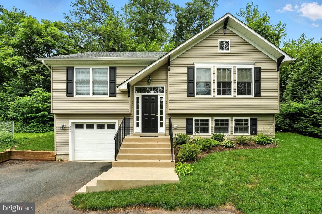 280 ALEXANDRIA PIKE, WARRENTON, Virginia 20186, 3 Bedrooms Bedrooms, ,3 BathroomsBathrooms,Residential,280 ALEXANDRIA PIKE,VAFQ2017428 MLS # VAFQ2017428