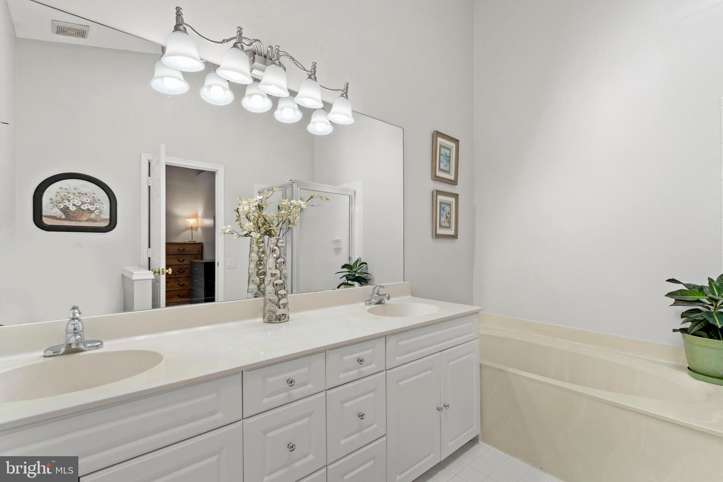 43774 LABURNUM SQ, ASHBURN, Virginia 20147, 3 Bedrooms Bedrooms, ,2 BathroomsBathrooms,Residential,For sale,43774 LABURNUM SQ,VALO2093714 MLS # VALO2093714