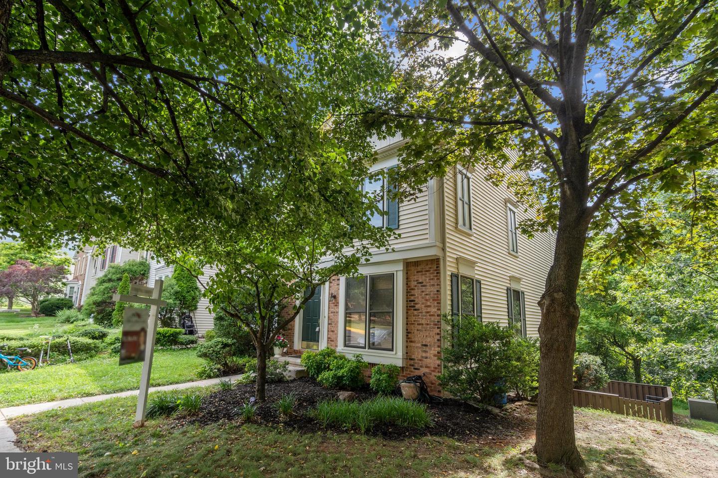 43774 LABURNUM SQ, ASHBURN, Virginia 20147, 3 Bedrooms Bedrooms, ,2 BathroomsBathrooms,Residential,For sale,43774 LABURNUM SQ,VALO2093714 MLS # VALO2093714