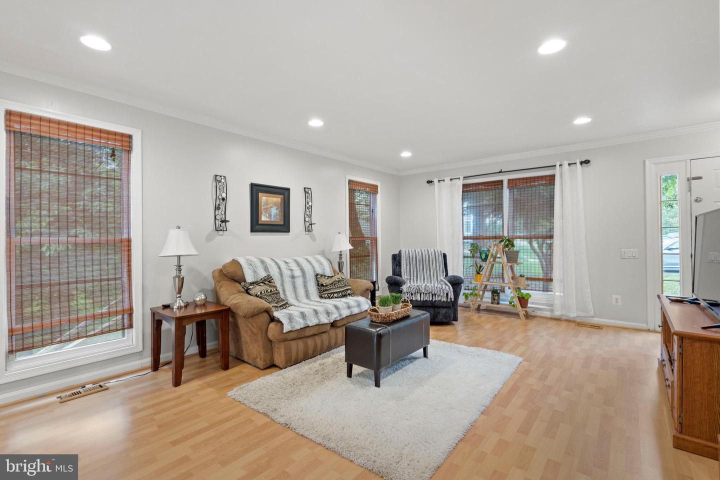 43774 LABURNUM SQ, ASHBURN, Virginia 20147, 3 Bedrooms Bedrooms, ,2 BathroomsBathrooms,Residential,For sale,43774 LABURNUM SQ,VALO2093714 MLS # VALO2093714