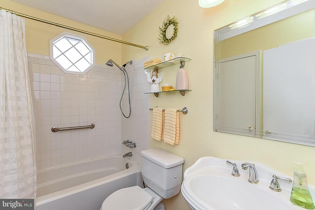 5507 CAROUSEL ST, FREDERICKSBURG, Virginia 22407, 3 Bedrooms Bedrooms, ,2 BathroomsBathrooms,Residential,5507 CAROUSEL ST,VASP2034688 MLS # VASP2034688