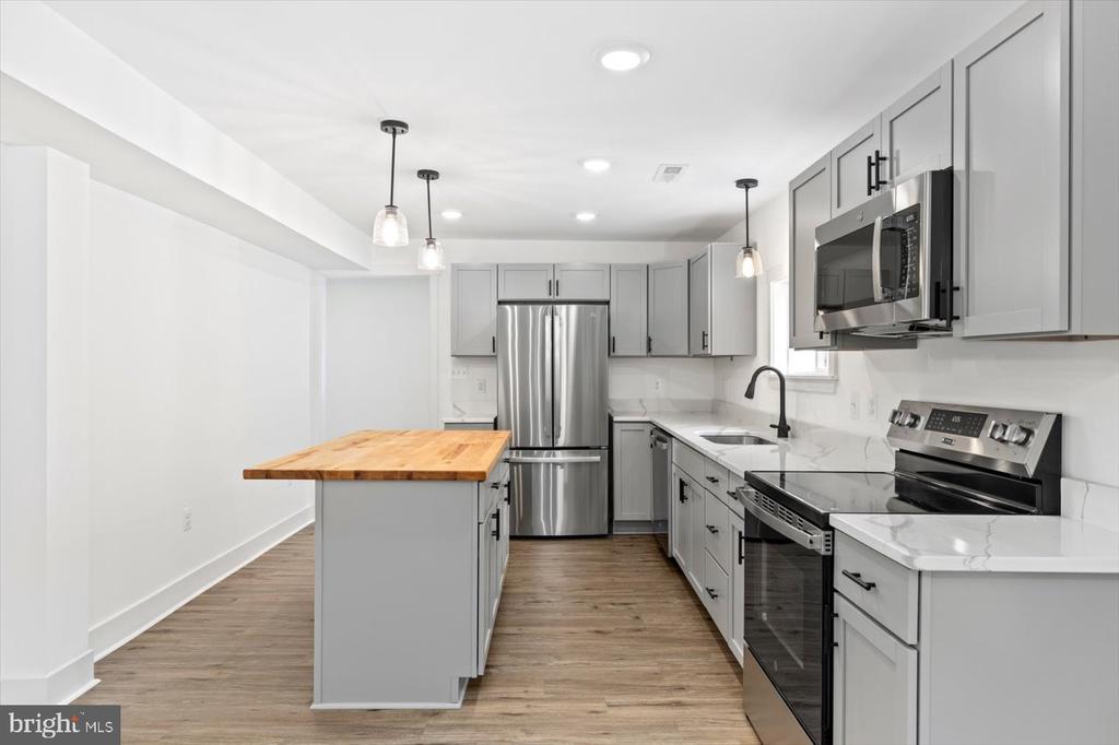 7670 COURTHOUSE RD, SPOTSYLVANIA, Virginia 22551, 4 Bedrooms Bedrooms, ,3 BathroomsBathrooms,Residential,7670 COURTHOUSE RD,VASP2034808 MLS # VASP2034808