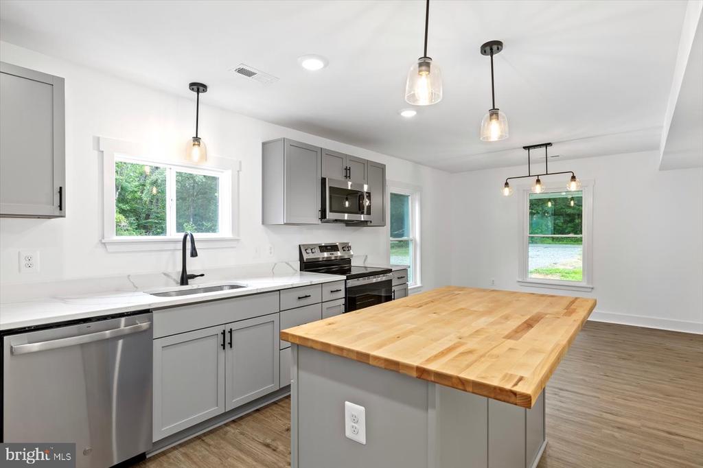 7670 COURTHOUSE RD, SPOTSYLVANIA, Virginia 22551, 4 Bedrooms Bedrooms, ,3 BathroomsBathrooms,Residential,7670 COURTHOUSE RD,VASP2034808 MLS # VASP2034808
