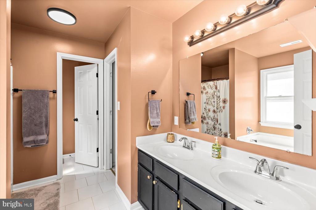 11814 ARBOR GLEN DR, FREDERICKSBURG, Virginia 22407, 3 Bedrooms Bedrooms, ,2 BathroomsBathrooms,Residential,11814 ARBOR GLEN DR,VASP2034844 MLS # VASP2034844