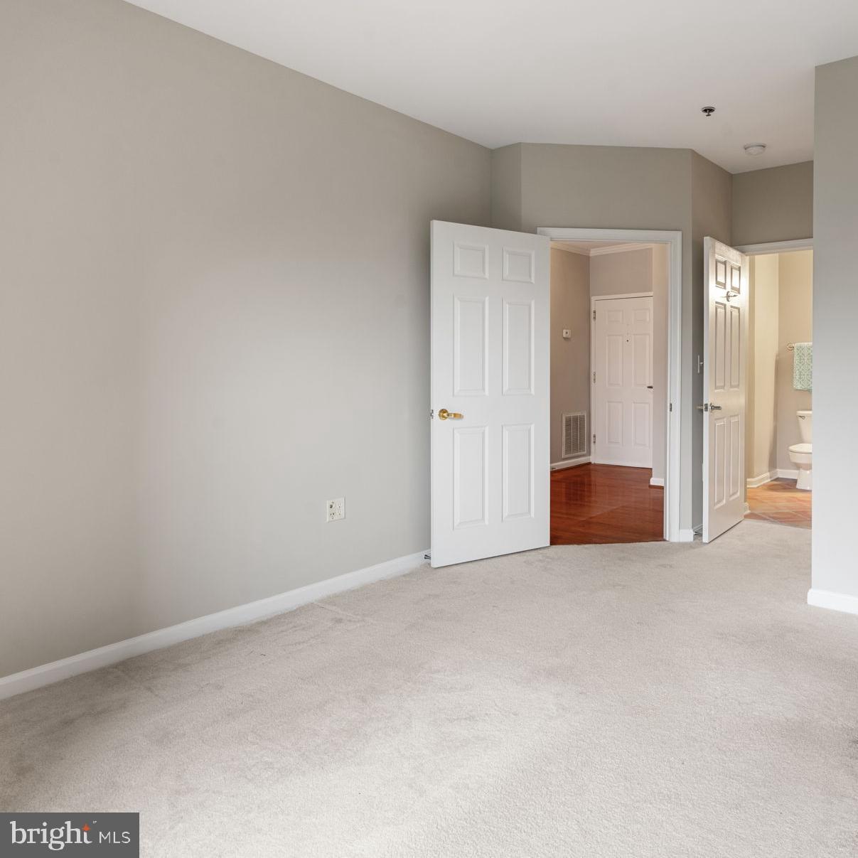 1860 STRATFORD PARK PL #305, RESTON, Virginia 20190, 2 Bedrooms Bedrooms, ,2 BathroomsBathrooms,Residential,For sale,1860 STRATFORD PARK PL #305,VAFX2240384 MLS # VAFX2240384