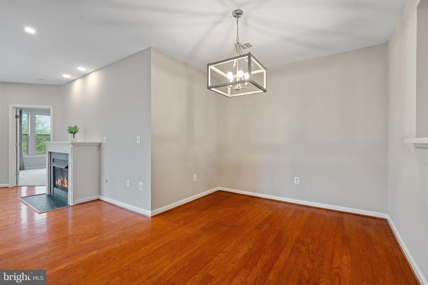1860 STRATFORD PARK PL #305, RESTON, Virginia 20190, 2 Bedrooms Bedrooms, ,2 BathroomsBathrooms,Residential,For sale,1860 STRATFORD PARK PL #305,VAFX2240384 MLS # VAFX2240384