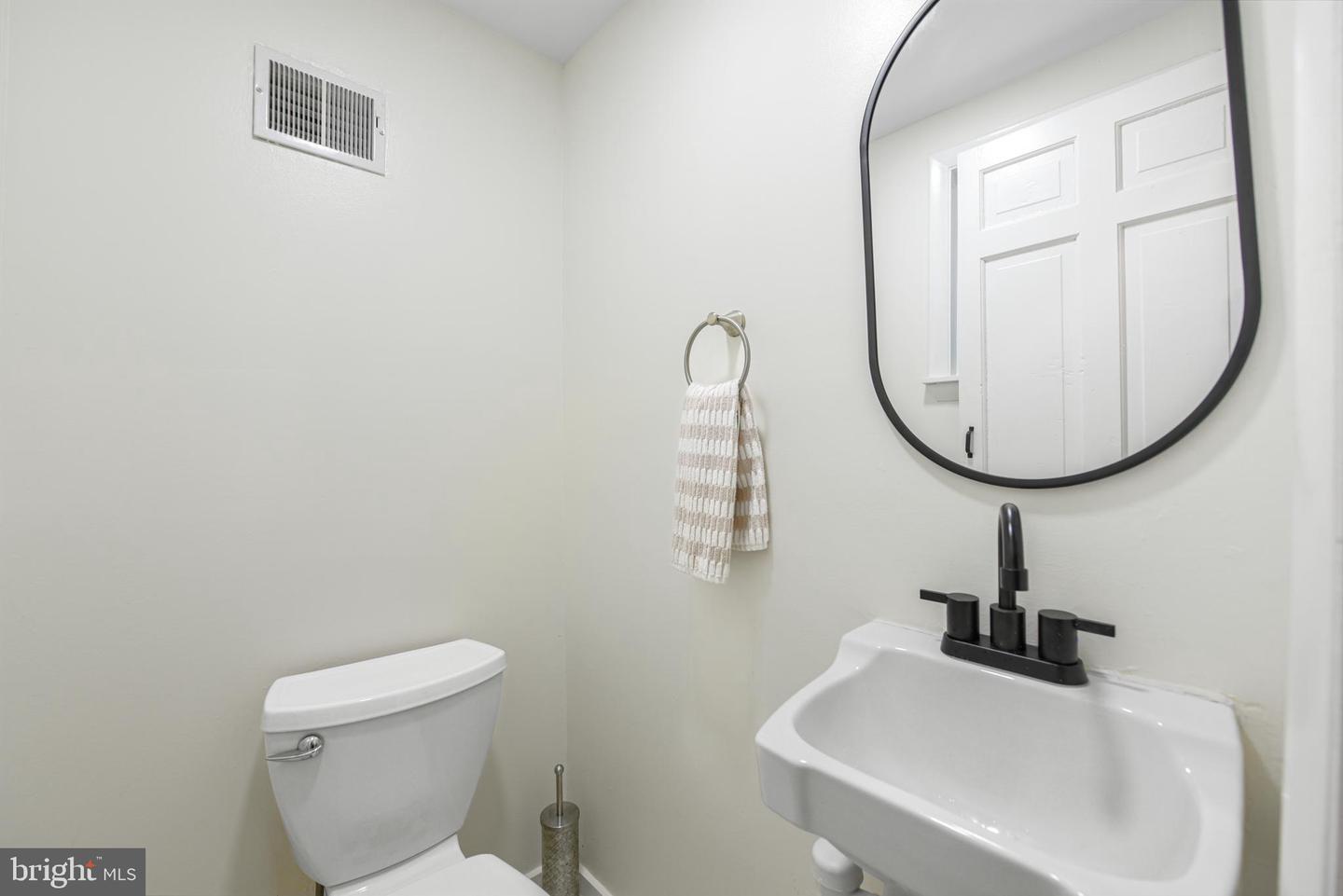 411 E A ST, PURCELLVILLE, Virginia 20132, 3 Bedrooms Bedrooms, ,2 BathroomsBathrooms,Residential,For sale,411 E A ST,VALO2097298 MLS # VALO2097298