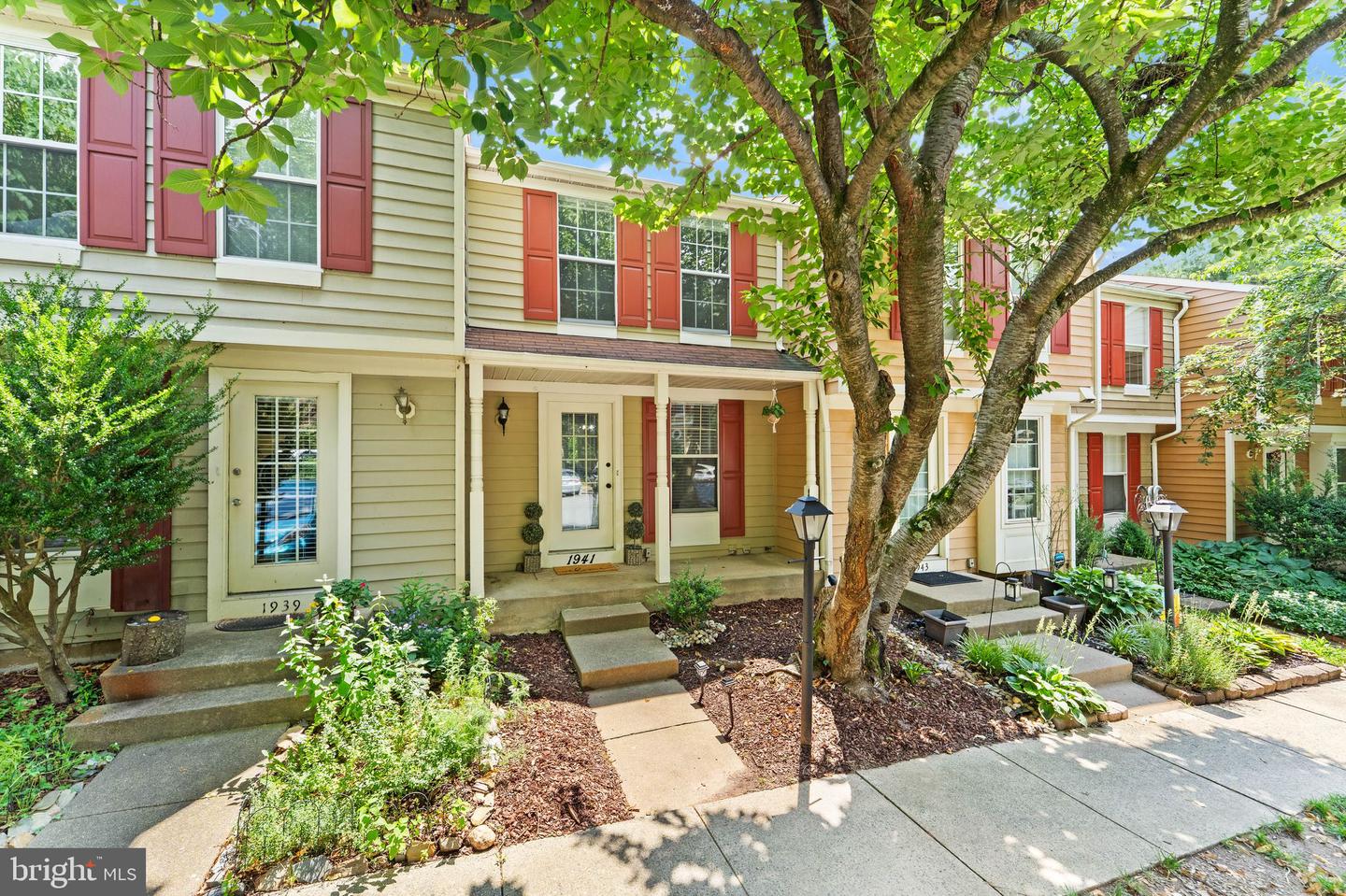 1941 SAGEWOOD LN, RESTON, Virginia 20191, 2 Bedrooms Bedrooms, ,2 BathroomsBathrooms,Residential,For sale,1941 SAGEWOOD LN,VAFX2242596 MLS # VAFX2242596