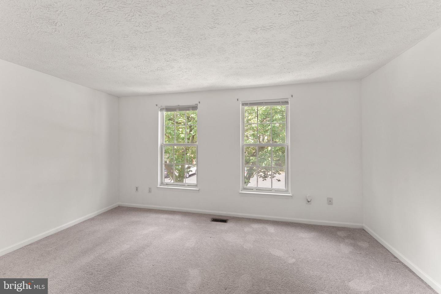 1941 SAGEWOOD LN, RESTON, Virginia 20191, 2 Bedrooms Bedrooms, ,2 BathroomsBathrooms,Residential,For sale,1941 SAGEWOOD LN,VAFX2242596 MLS # VAFX2242596
