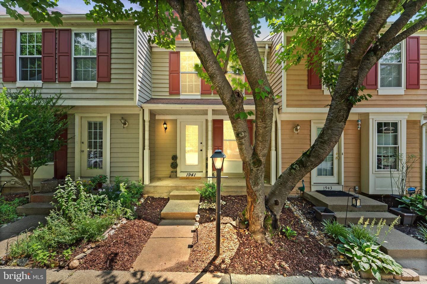 1941 SAGEWOOD LN, RESTON, Virginia 20191, 2 Bedrooms Bedrooms, ,2 BathroomsBathrooms,Residential,For sale,1941 SAGEWOOD LN,VAFX2242596 MLS # VAFX2242596