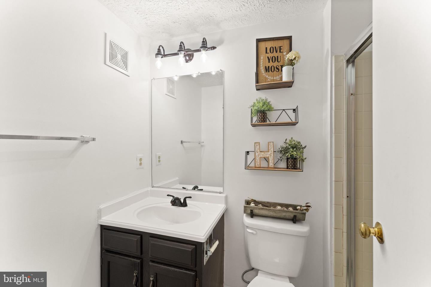 1941 SAGEWOOD LN, RESTON, Virginia 20191, 2 Bedrooms Bedrooms, ,2 BathroomsBathrooms,Residential,For sale,1941 SAGEWOOD LN,VAFX2242596 MLS # VAFX2242596