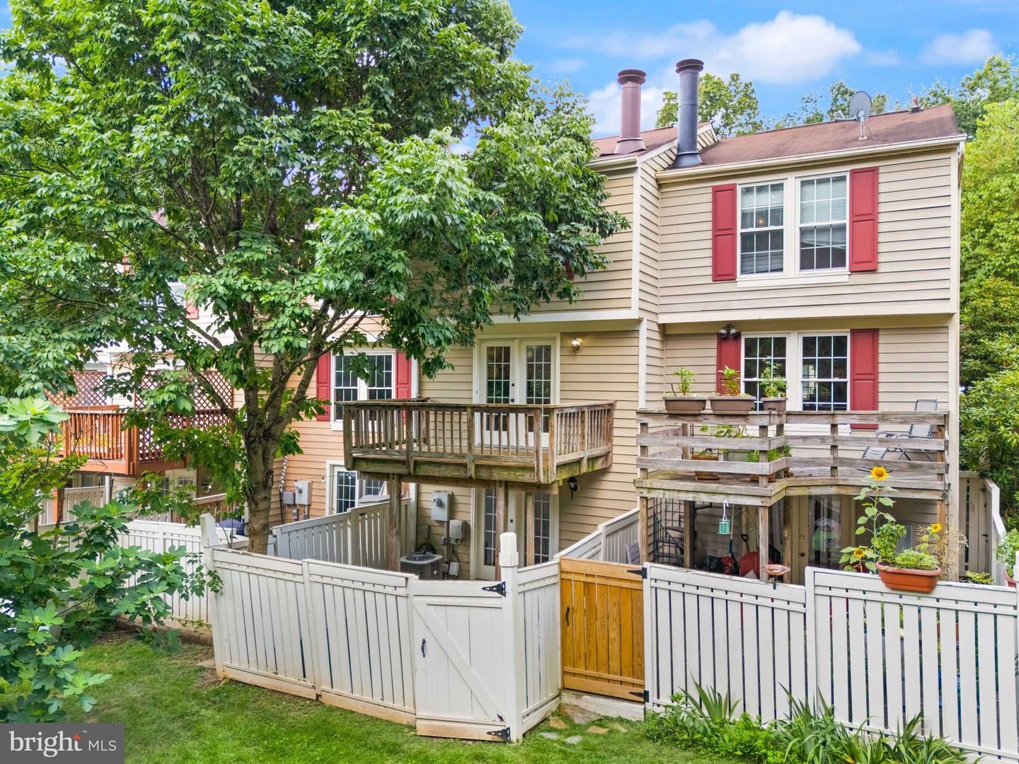 1941 SAGEWOOD LN, RESTON, Virginia 20191, 2 Bedrooms Bedrooms, ,2 BathroomsBathrooms,Residential,For sale,1941 SAGEWOOD LN,VAFX2242596 MLS # VAFX2242596