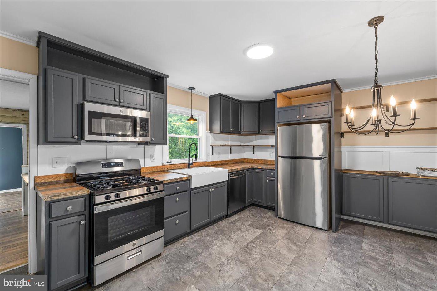 7615 MORRIS RD, SPOTSYLVANIA, Virginia 22551, 3 Bedrooms Bedrooms, 8 Rooms Rooms,2 BathroomsBathrooms,Residential,For sale,7615 MORRIS RD,VASP2033486 MLS # VASP2033486