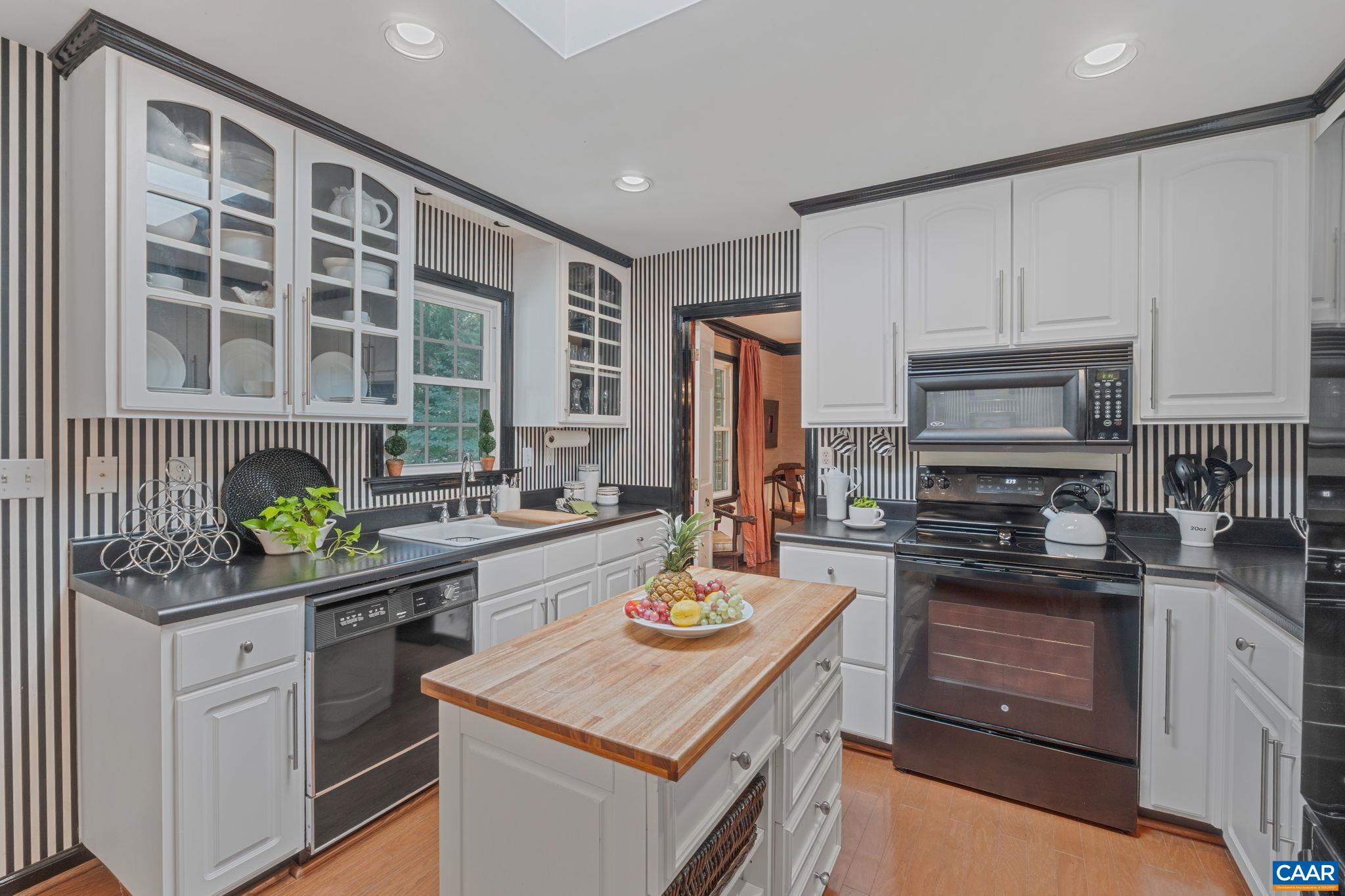 316 WESTMINSTER RD, CHARLOTTESVILLE, Virginia 22901, 3 Bedrooms Bedrooms, ,2 BathroomsBathrooms,Residential,316 WESTMINSTER RD,666950 MLS # 666950