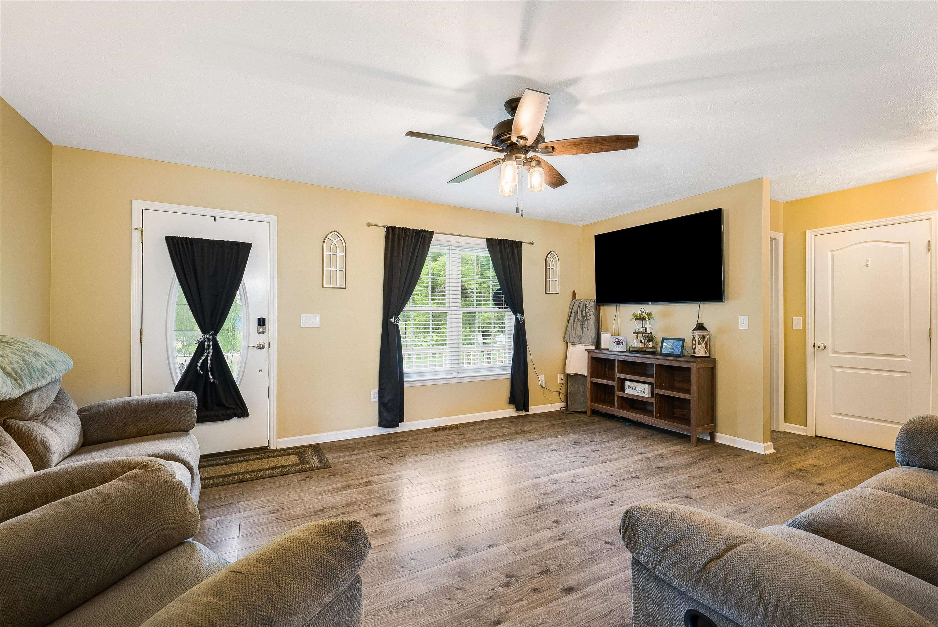 120 B OLD BRIDGEWATER RD, MOUNT CRAWFORD, Virginia 22841, 4 Bedrooms Bedrooms, ,2 BathroomsBathrooms,Residential,120 B OLD BRIDGEWATER RD,666989 MLS # 666989
