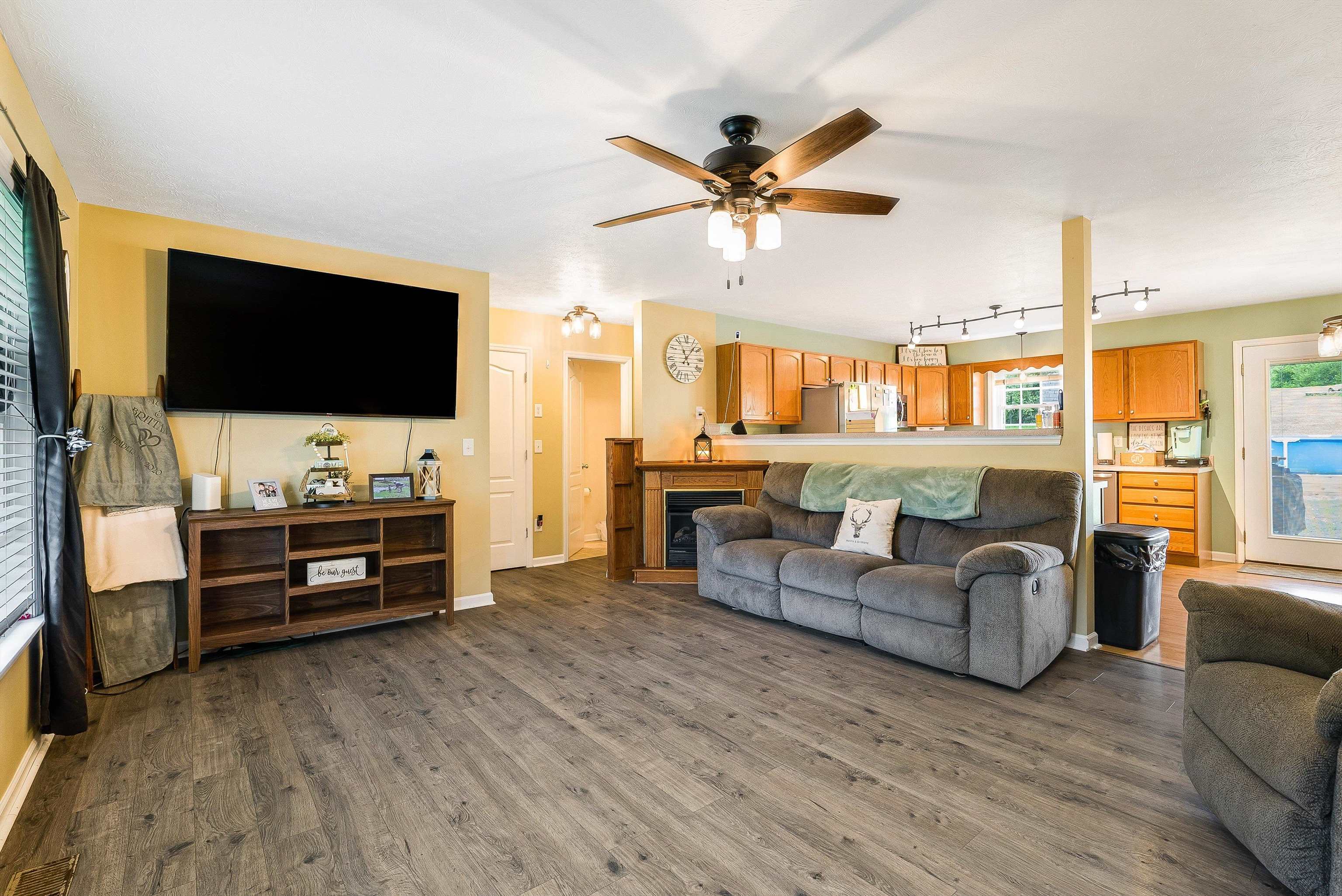 120 B OLD BRIDGEWATER RD, MOUNT CRAWFORD, Virginia 22841, 4 Bedrooms Bedrooms, ,2 BathroomsBathrooms,Residential,120 B OLD BRIDGEWATER RD,666989 MLS # 666989
