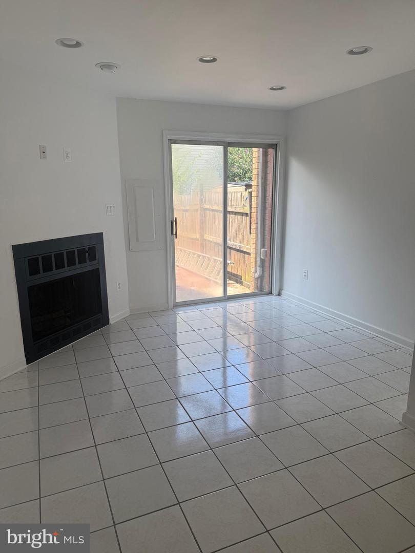 4223 MOSELLE DR, CHANTILLY, Virginia 20151, 2 Bedrooms Bedrooms, ,2 BathroomsBathrooms,Residential,For sale,4223 MOSELLE DR,VAFX2245644 MLS # VAFX2245644