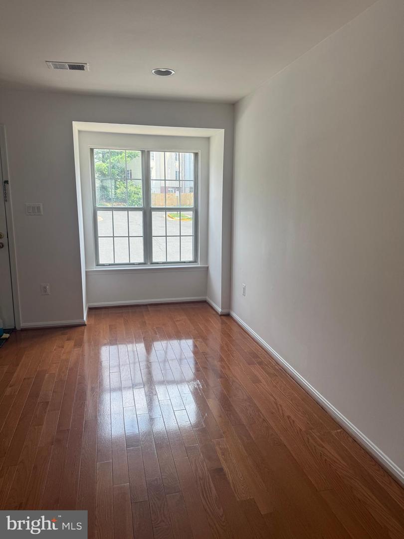 4223 MOSELLE DR, CHANTILLY, Virginia 20151, 2 Bedrooms Bedrooms, ,2 BathroomsBathrooms,Residential,For sale,4223 MOSELLE DR,VAFX2245644 MLS # VAFX2245644