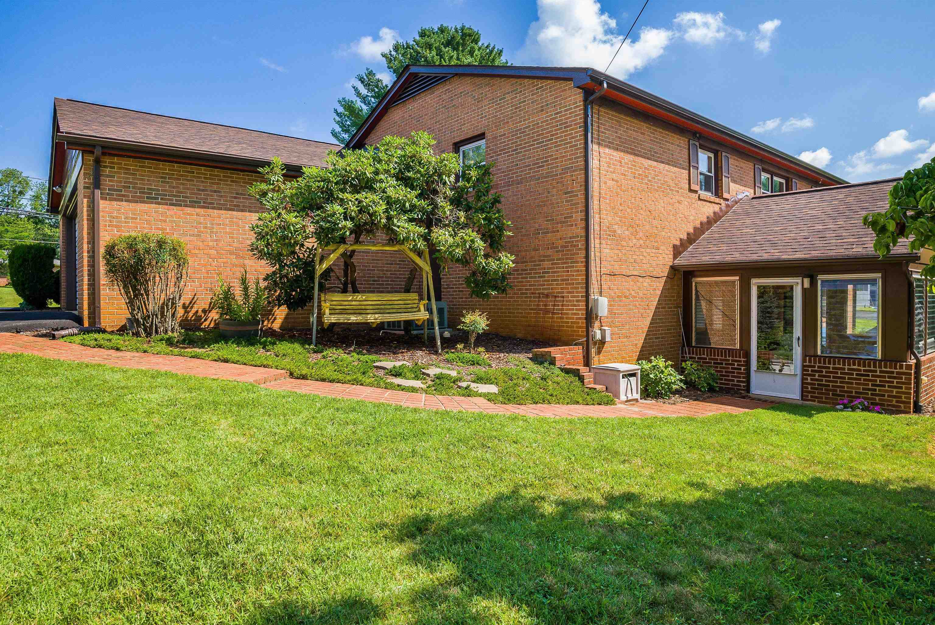 636 ROSSER AVE, WAYNESBORO, Virginia 22980, 4 Bedrooms Bedrooms, ,3 BathroomsBathrooms,Residential,636 ROSSER AVE,667002 MLS # 667002