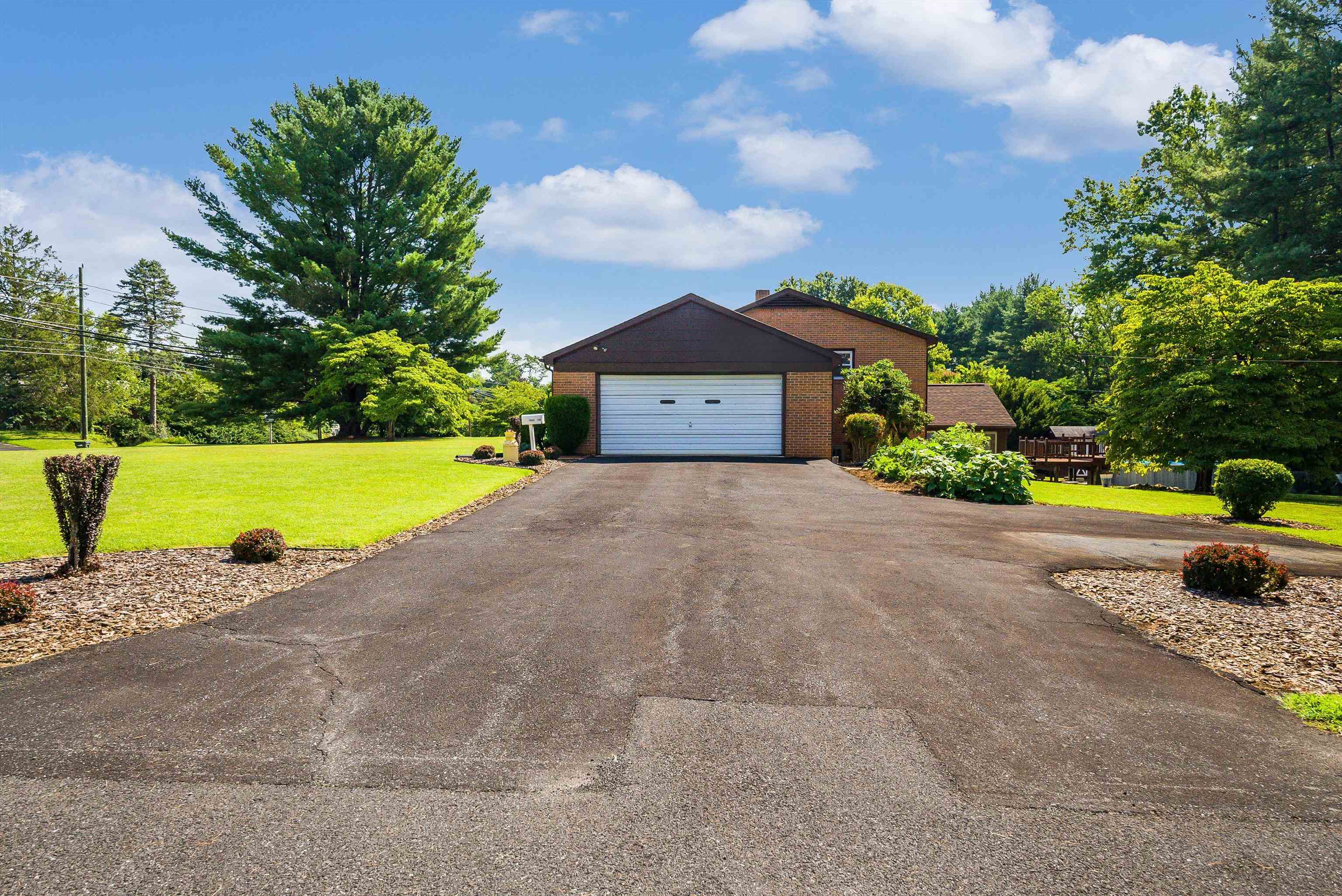 636 ROSSER AVE, WAYNESBORO, Virginia 22980, 4 Bedrooms Bedrooms, ,3 BathroomsBathrooms,Residential,636 ROSSER AVE,667002 MLS # 667002