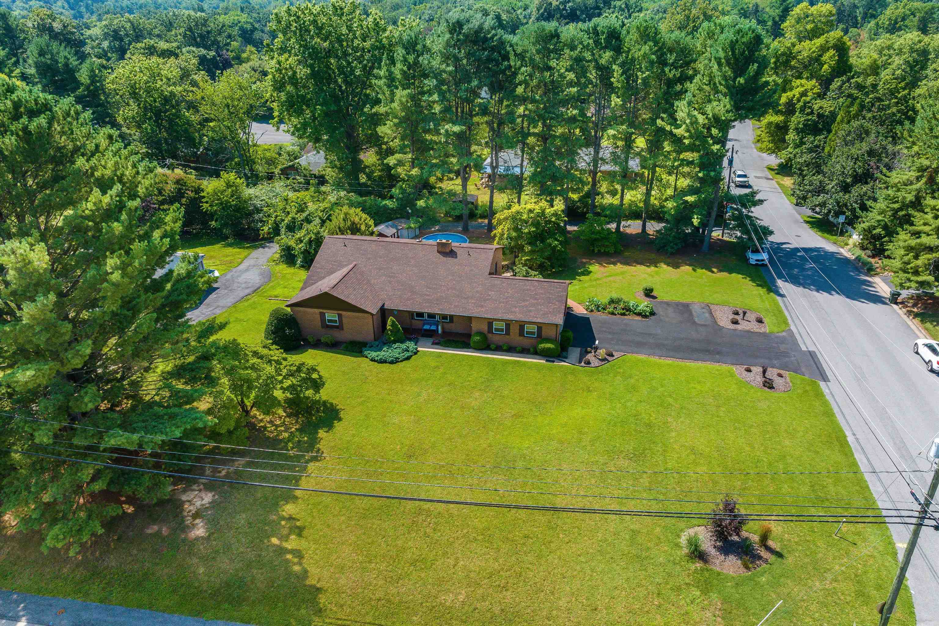 636 ROSSER AVE, WAYNESBORO, Virginia 22980, 4 Bedrooms Bedrooms, ,3 BathroomsBathrooms,Residential,636 ROSSER AVE,667002 MLS # 667002