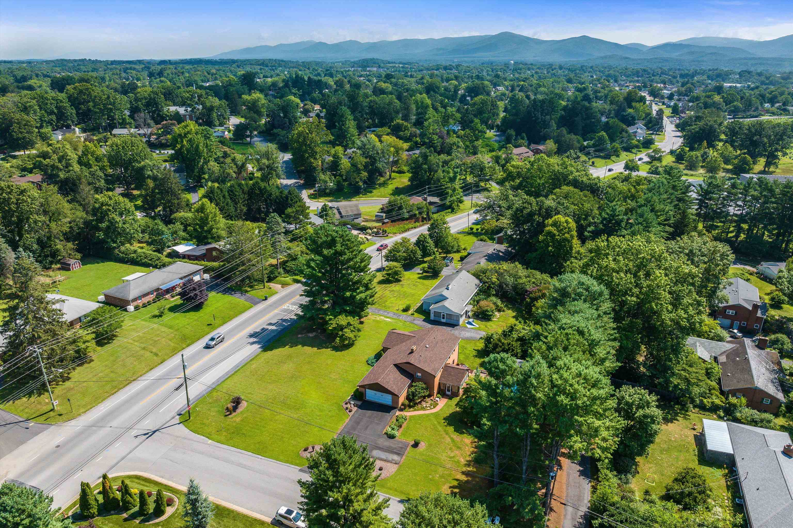 636 ROSSER AVE, WAYNESBORO, Virginia 22980, 4 Bedrooms Bedrooms, ,3 BathroomsBathrooms,Residential,636 ROSSER AVE,667002 MLS # 667002