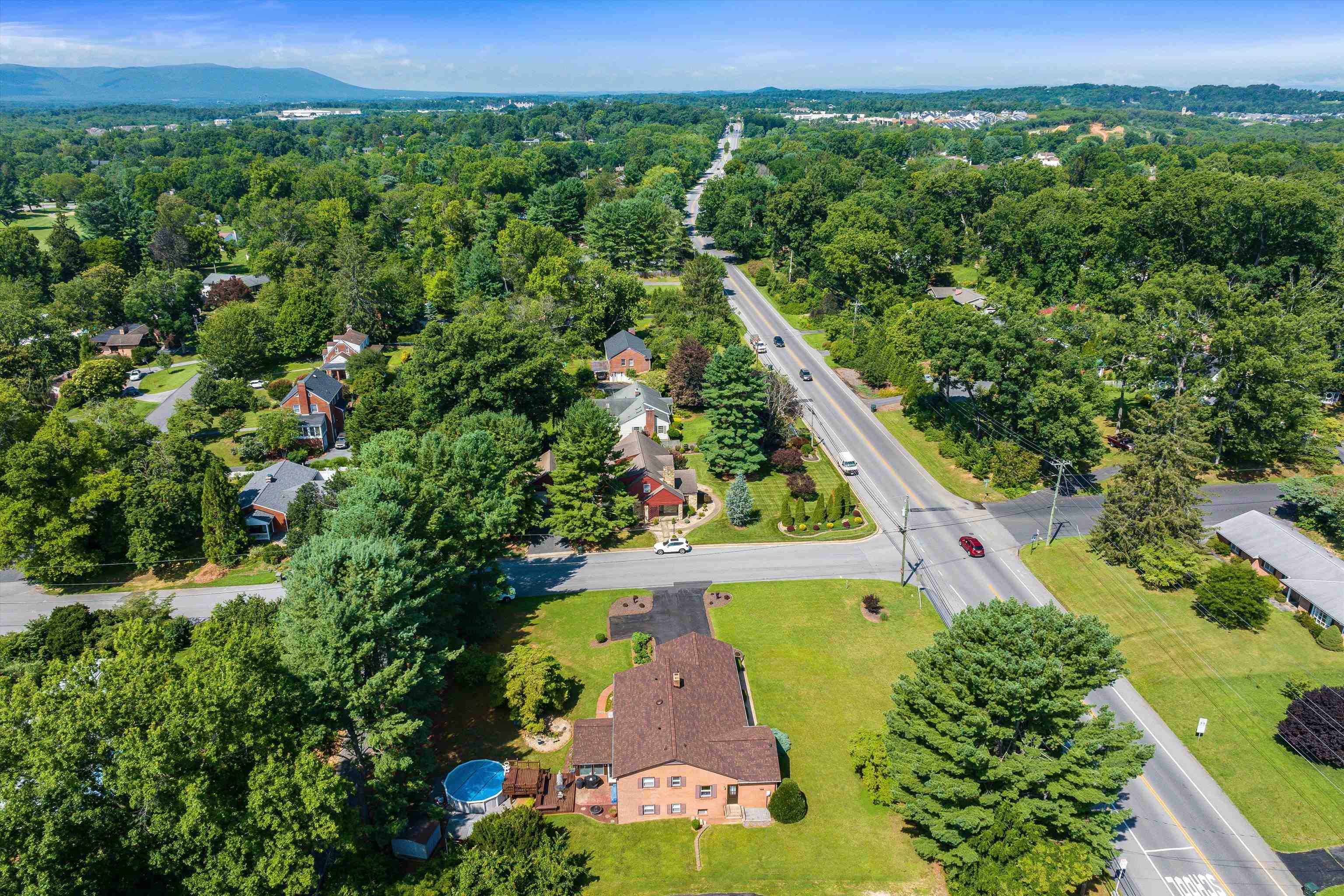 636 ROSSER AVE, WAYNESBORO, Virginia 22980, 4 Bedrooms Bedrooms, ,3 BathroomsBathrooms,Residential,636 ROSSER AVE,667002 MLS # 667002