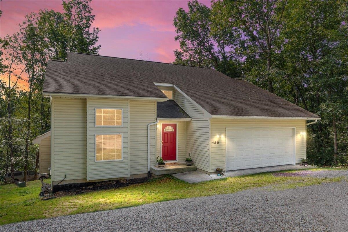 139 MAPLE AVE, MOUNT JACKSON, Virginia 22842, 3 Bedrooms Bedrooms, ,2 BathroomsBathrooms,Residential,139 MAPLE AVE,667003 MLS # 667003