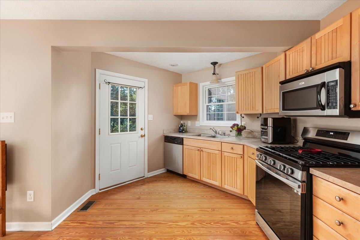 139 MAPLE AVE, MOUNT JACKSON, Virginia 22842, 3 Bedrooms Bedrooms, ,2 BathroomsBathrooms,Residential,139 MAPLE AVE,667003 MLS # 667003
