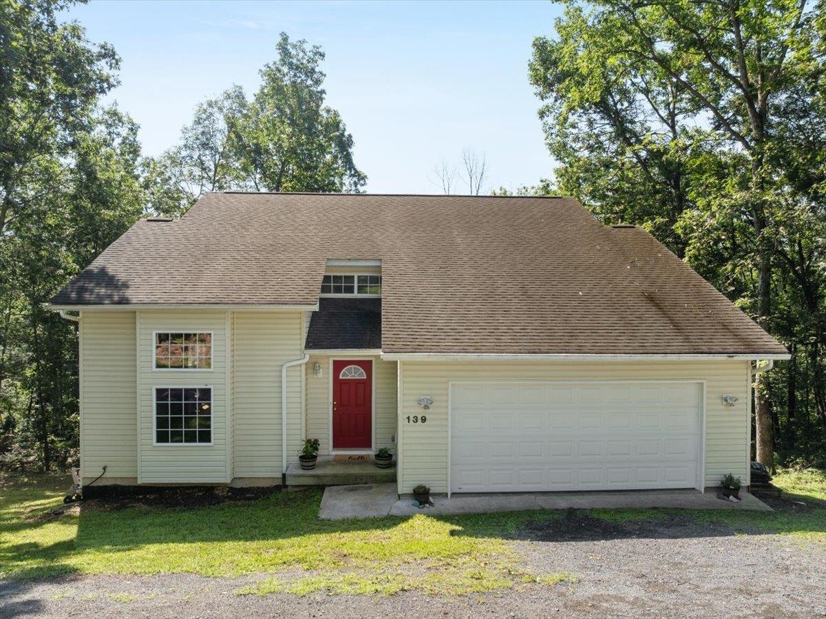139 MAPLE AVE, MOUNT JACKSON, Virginia 22842, 3 Bedrooms Bedrooms, ,2 BathroomsBathrooms,Residential,139 MAPLE AVE,667003 MLS # 667003
